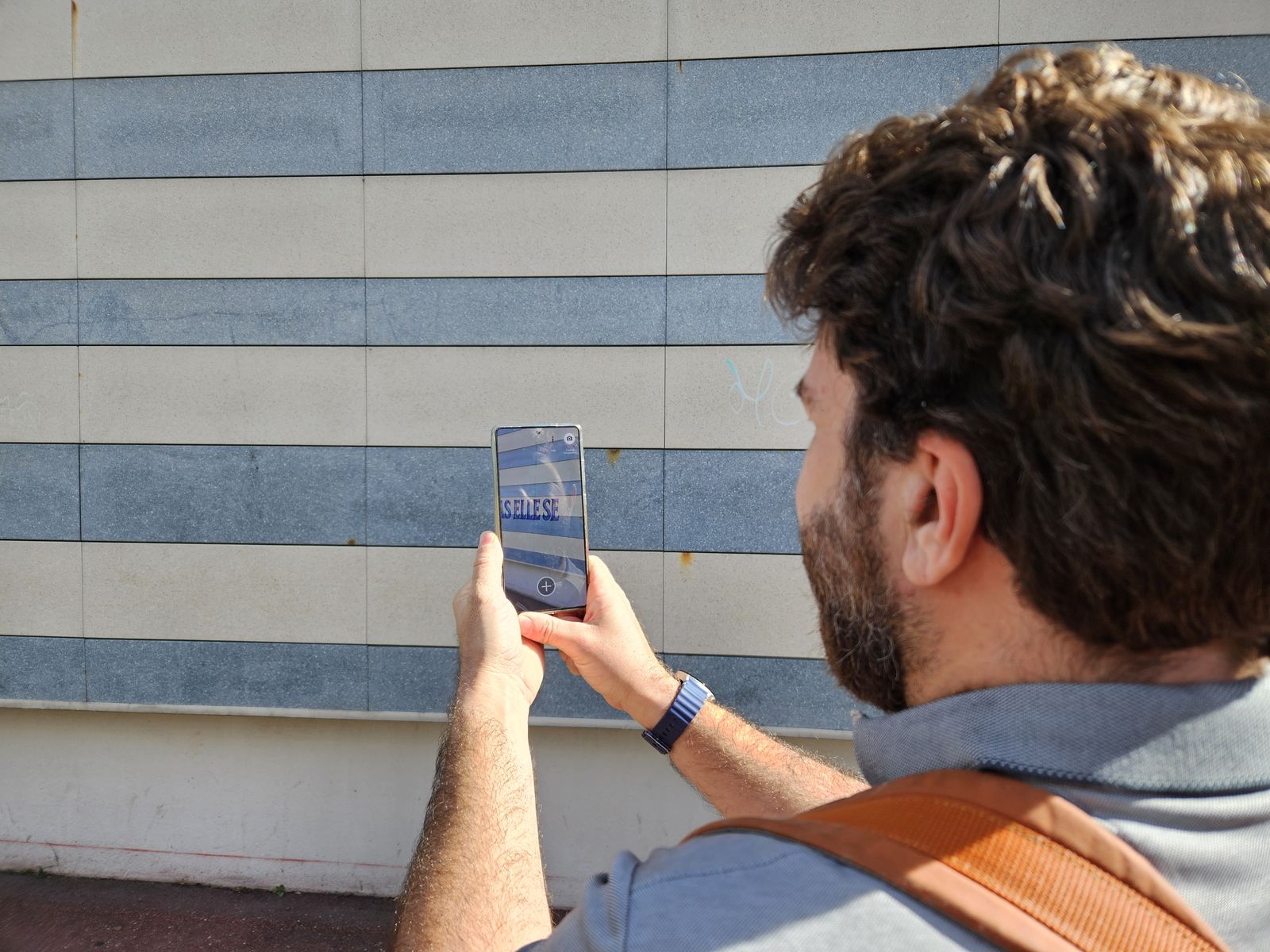 Un indice apparaît en réalité augmentée sur un mur d'Argenteuil grâce à Verso